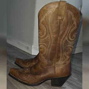 New, Never Worn ARIAT WOMEN'S Brown Boots, 8.5